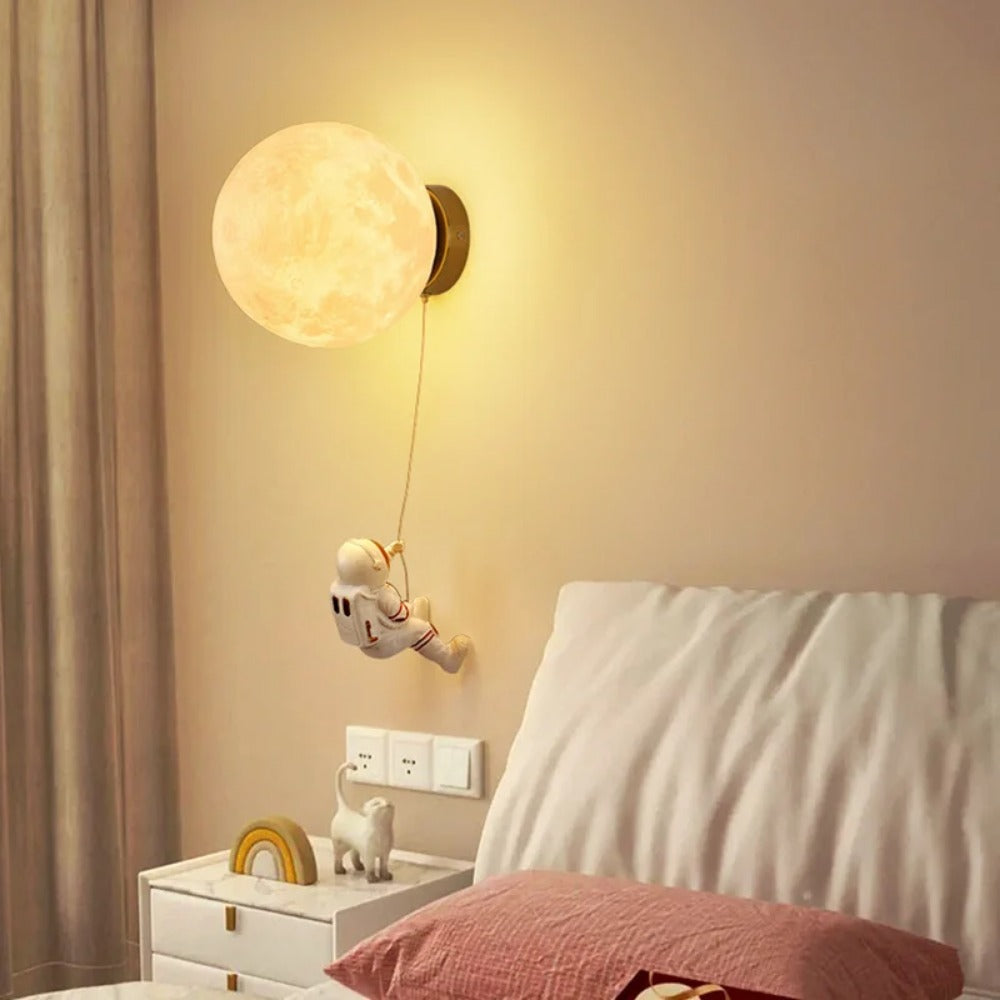 Astronaut Moon Landing-style Decorative Wall Lamp, Suitable For Use As Lighting In Children's Rooms.