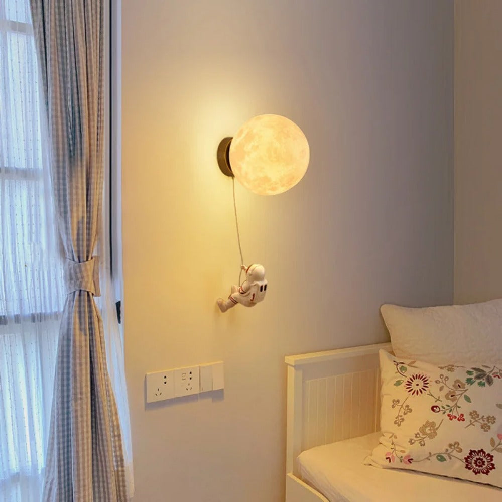Astronaut Moon Landing-style Decorative Wall Lamp, Suitable For Use As Lighting In Children's Rooms.