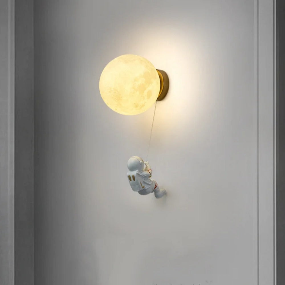 Astronaut Moon Landing-style Decorative Wall Lamp, Suitable For Use As Lighting In Children's Rooms.