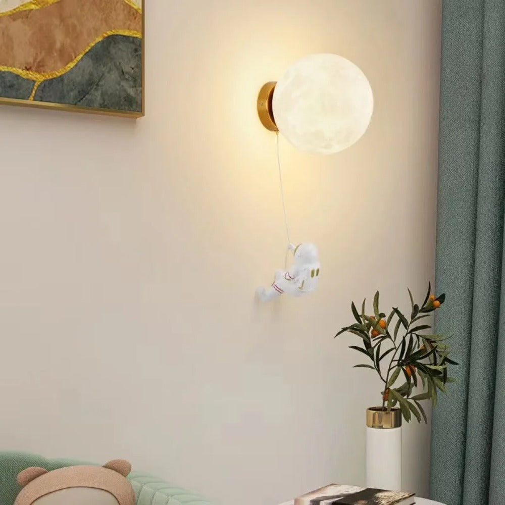 Astronaut Moon Landing-style Decorative Wall Lamp, Suitable For Use As Lighting In Children's Rooms.