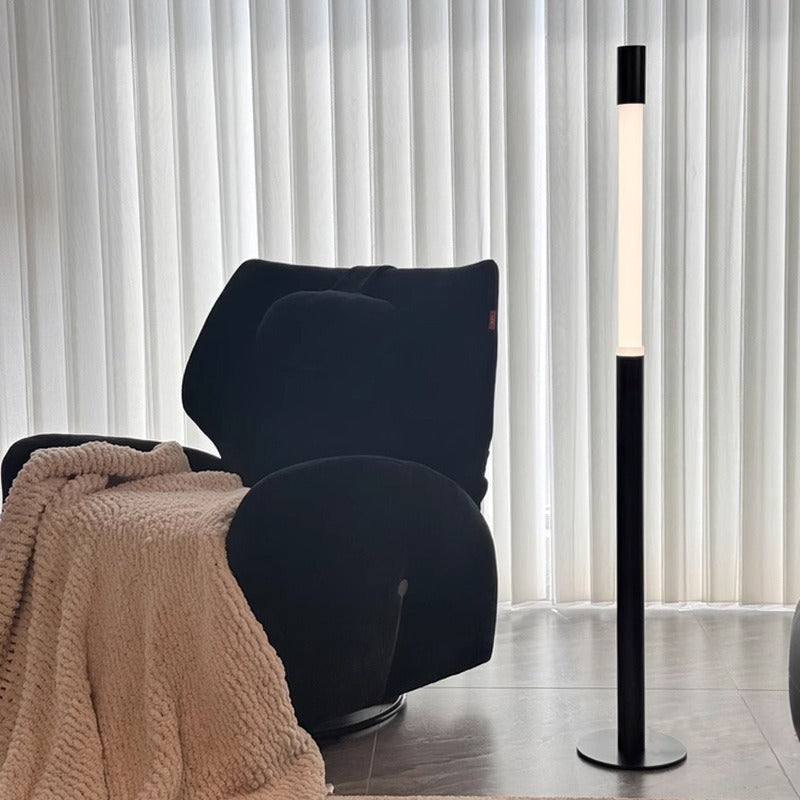 Simple telescopic floor lamp with indoor height adjustment