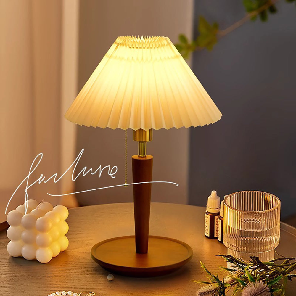 Bedroom Bedside Premium Feeling Table Lamp, European Retro Living Room Decorative Lamp