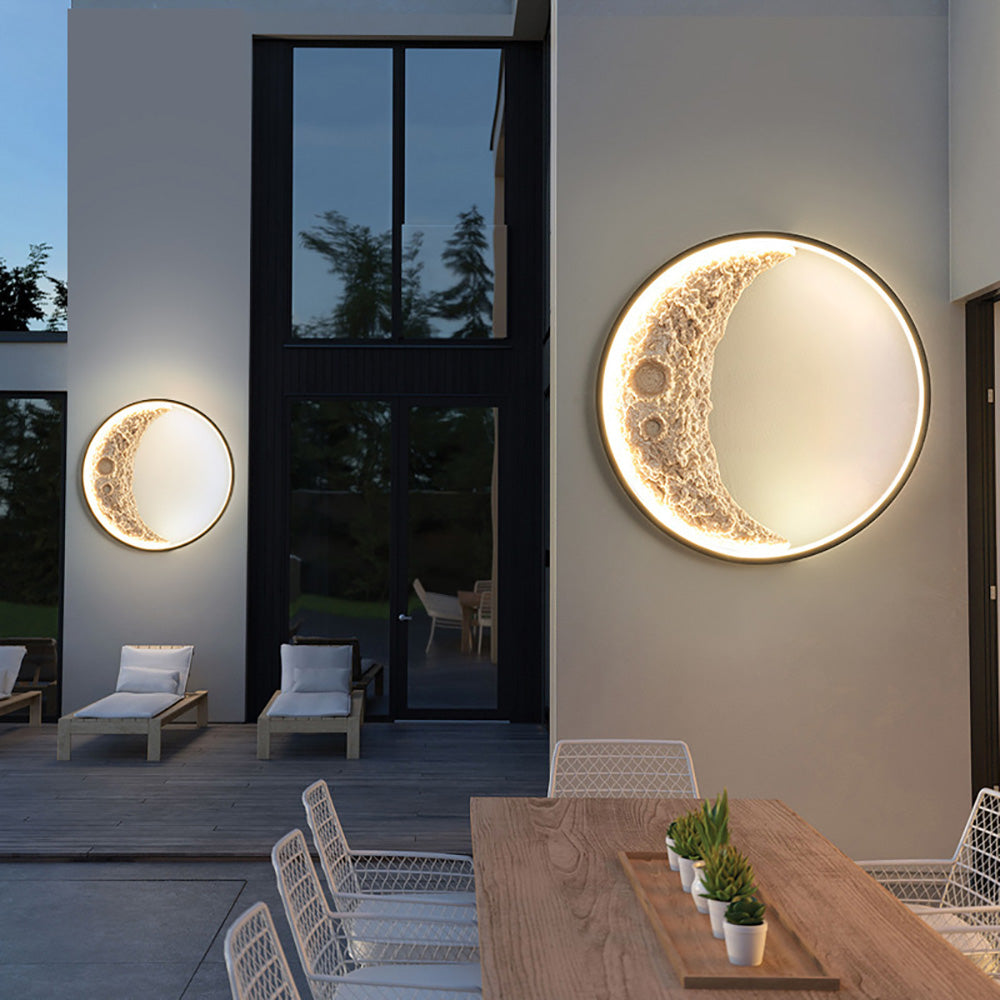 Outdoor Waterproof Moon-Shaped Wall Lamp, Solar-Powered Garden Decorative Ambient Lighting