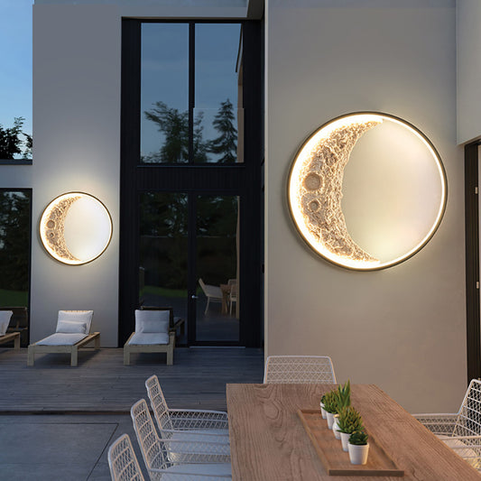 Outdoor Waterproof Moon-Shaped Wall Lamp, Solar-Powered Garden Decorative Ambient Lighting