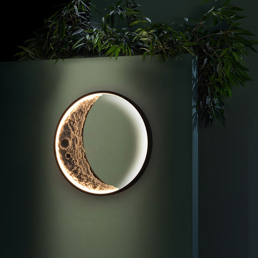 Outdoor Waterproof Moon-Shaped Wall Lamp, Solar-Powered Garden Decorative Ambient Lighting