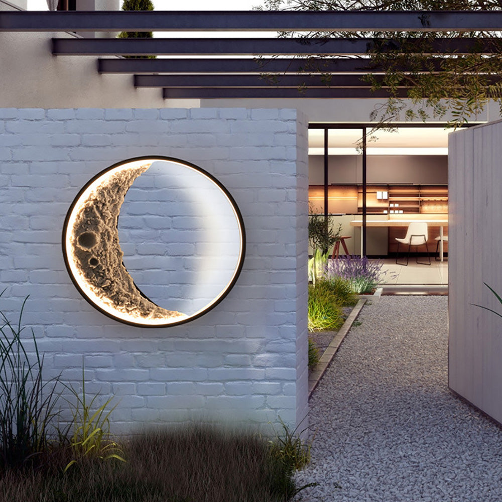 Outdoor Waterproof Moon-Shaped Wall Lamp, Solar-Powered Garden Decorative Ambient Lighting