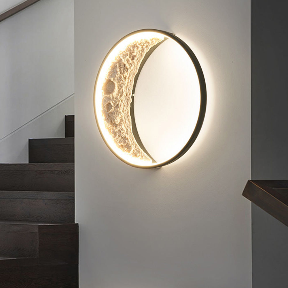 Outdoor Waterproof Moon-Shaped Wall Lamp, Solar-Powered Garden Decorative Ambient Lighting