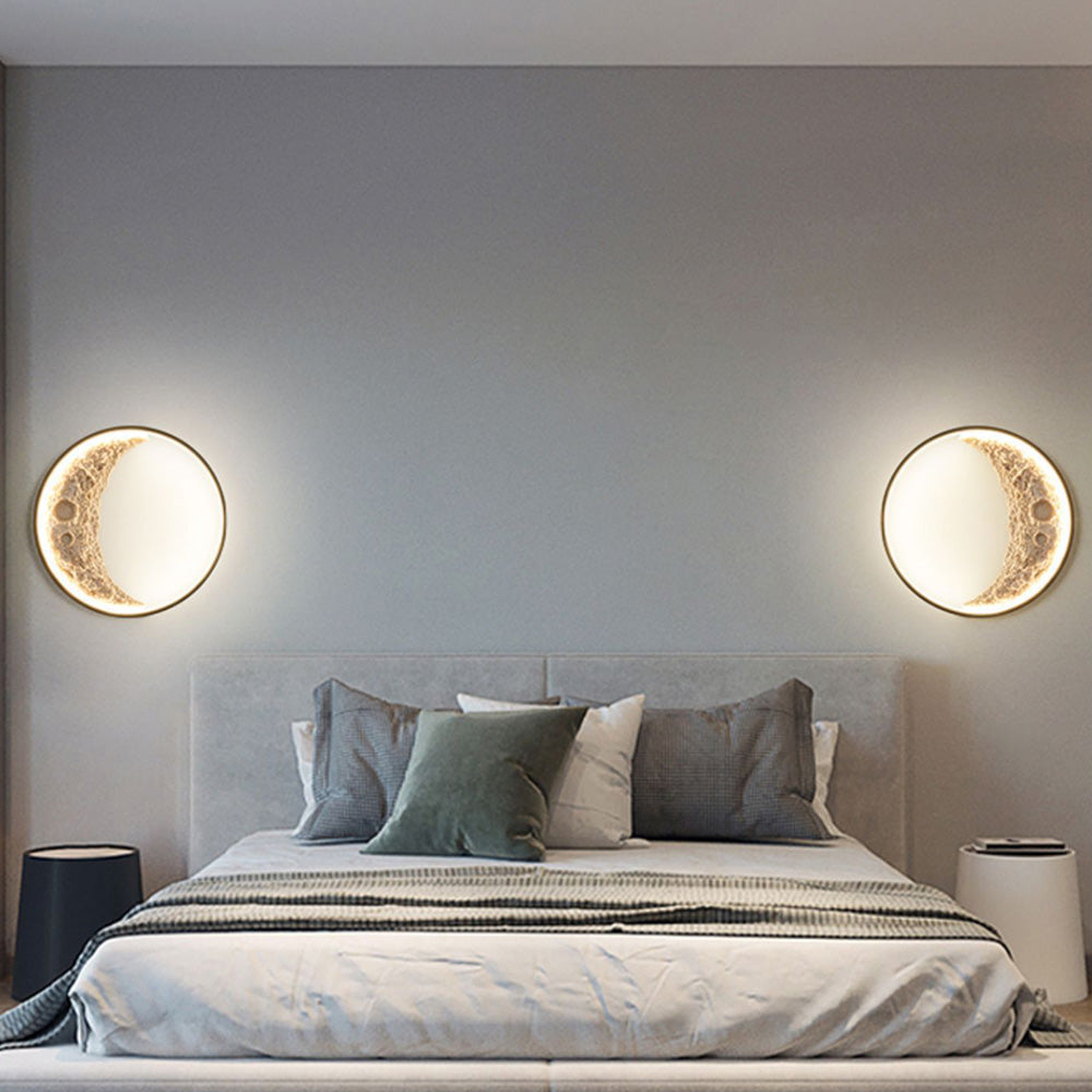 Outdoor Waterproof Moon-Shaped Wall Lamp, Solar-Powered Garden Decorative Ambient Lighting