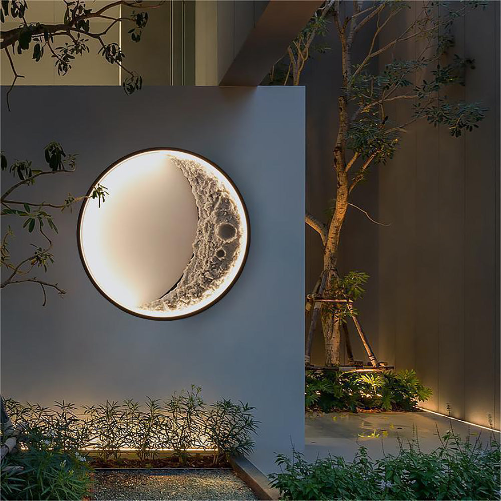 Outdoor Waterproof Moon-Shaped Wall Lamp, Solar-Powered Garden Decorative Ambient Lighting