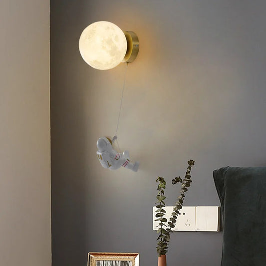 Astronaut Moon Landing-style Decorative Wall Lamp, Suitable For Use As Lighting In Children's Rooms.