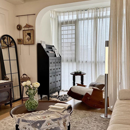 Simple telescopic floor lamp with indoor height adjustment