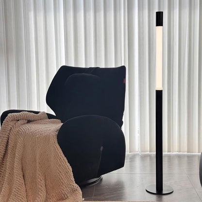 Simple telescopic floor lamp with indoor height adjustment
