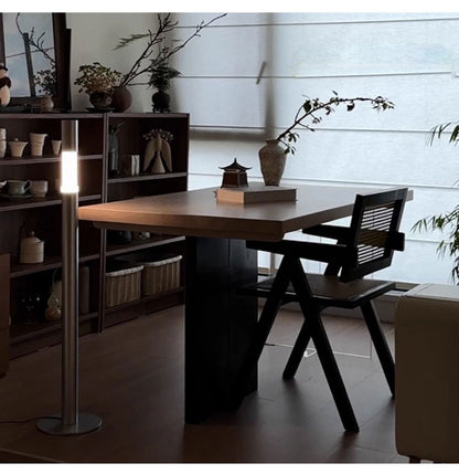 Simple telescopic floor lamp with indoor height adjustment