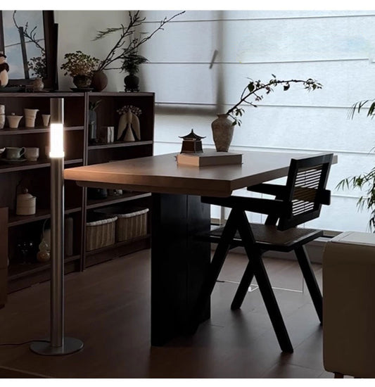 Simple telescopic floor lamp with indoor height adjustment